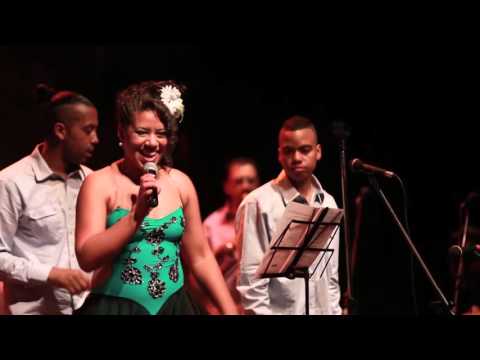 Ella menea Kilovatio en vivo-sala Zitarrosa