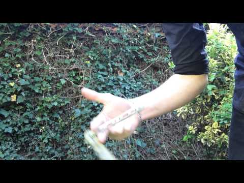 Tuto couteau Papillon #6 Rotation autour du pouce et de l'index - prise poignard