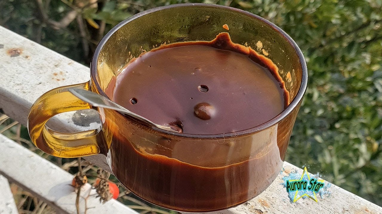 Watch Now Cioccolata densa fatta in casa con cacao in polvere e farina Cioccolata densa fatta in casa con cacao in polvere e farina