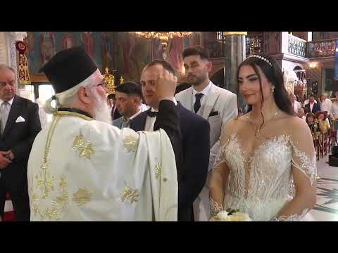 Γάμος στις Σέρρες:  Ο Δάνης Καραβασίλης και η Χριστίνα Τσίπου ανέβηκαν τα σκαλιά της εκκλησίας