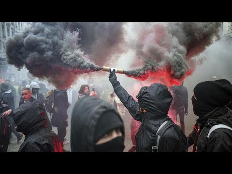 تصاعد اللهجة بين الحكومة الفرنسية والنقابات في انتظار كلمة ماكرون في رأس السنة…