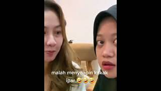 Download lagu suapin kakak ipar di depan istri #shorts #youtubeshorts #comedy #like #shortvideo mp3