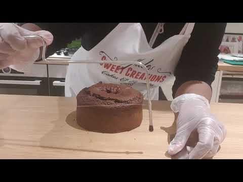 How to use the Lakeland Cake Leveller