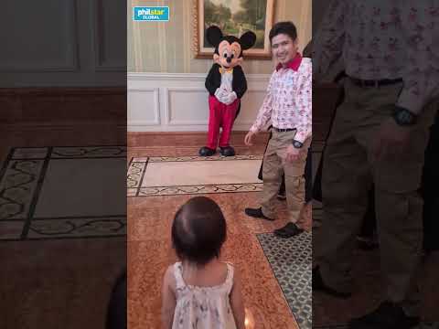 Sarina Hilario niyakap at nagpa-picture kay Mickey Mouse