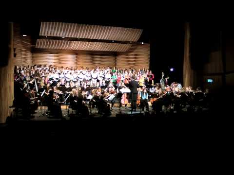 Benedictus aus Karl Jenkins' "The Armed Man" mit dem Chorus Juventus ua.