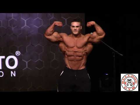 Nick Walker Strips Down and Poses at the 2021 Olympia Press Conference