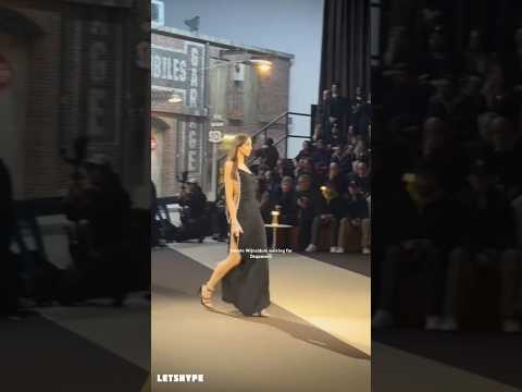 Yasmin walking for Dsquared2 #yasminwijnaldum #dsquared2 #model #runway #fashion #fashiondesigner