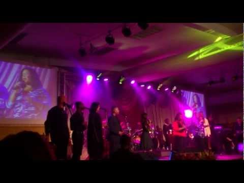 Mi Ke Bo Gloria Live - Jeridee "Deetje" Coco & Veanira Reed