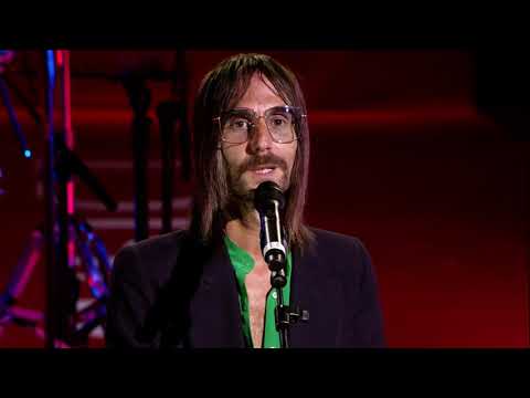 Francesco Bianconi canta "L'abisso" alla serata finale di Musicultura 2020