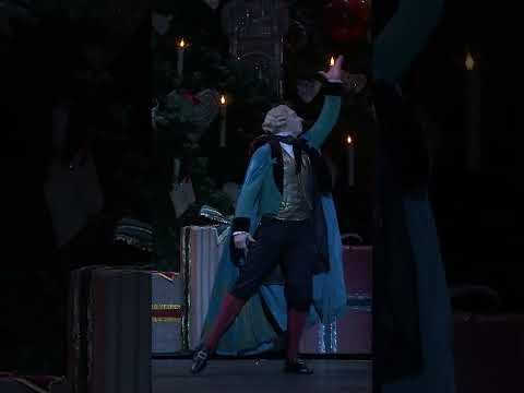 The Nutcracker's growing Christmas tree #TheNutcracker #TheRoyalBallet #Ballet #Christmas