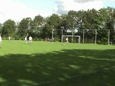 Voetbalwedstrijd Eastermar 1 - Lauwers 1