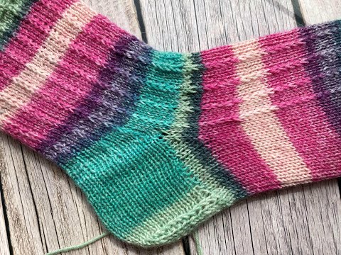 Easy and cute sock pattern