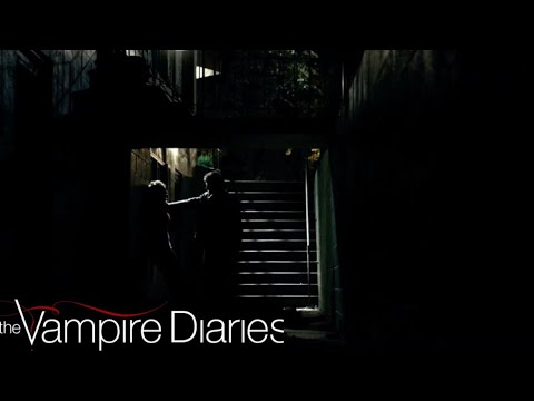 TVD 1x08 - Damon bites a Man & Compels a Woman / Elena asks Damon what he did to Jeremy