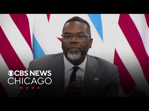 Mayor Brandon Johnson holds roundtable discussion on crime fighting efforts in Chicago