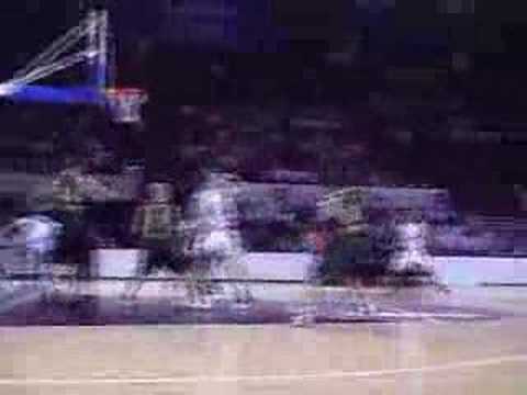 27 19-02-08 BCO-Kiev - Jerry Green klimt hoog boven iedereen