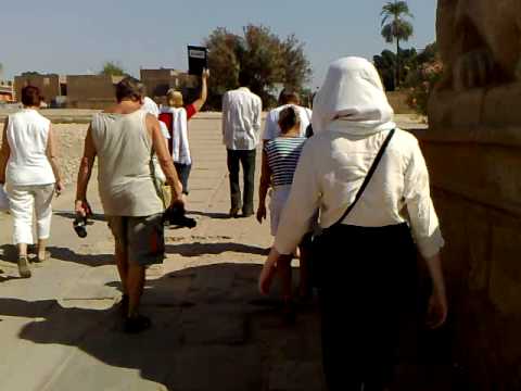Lots of people going to Karnak temple