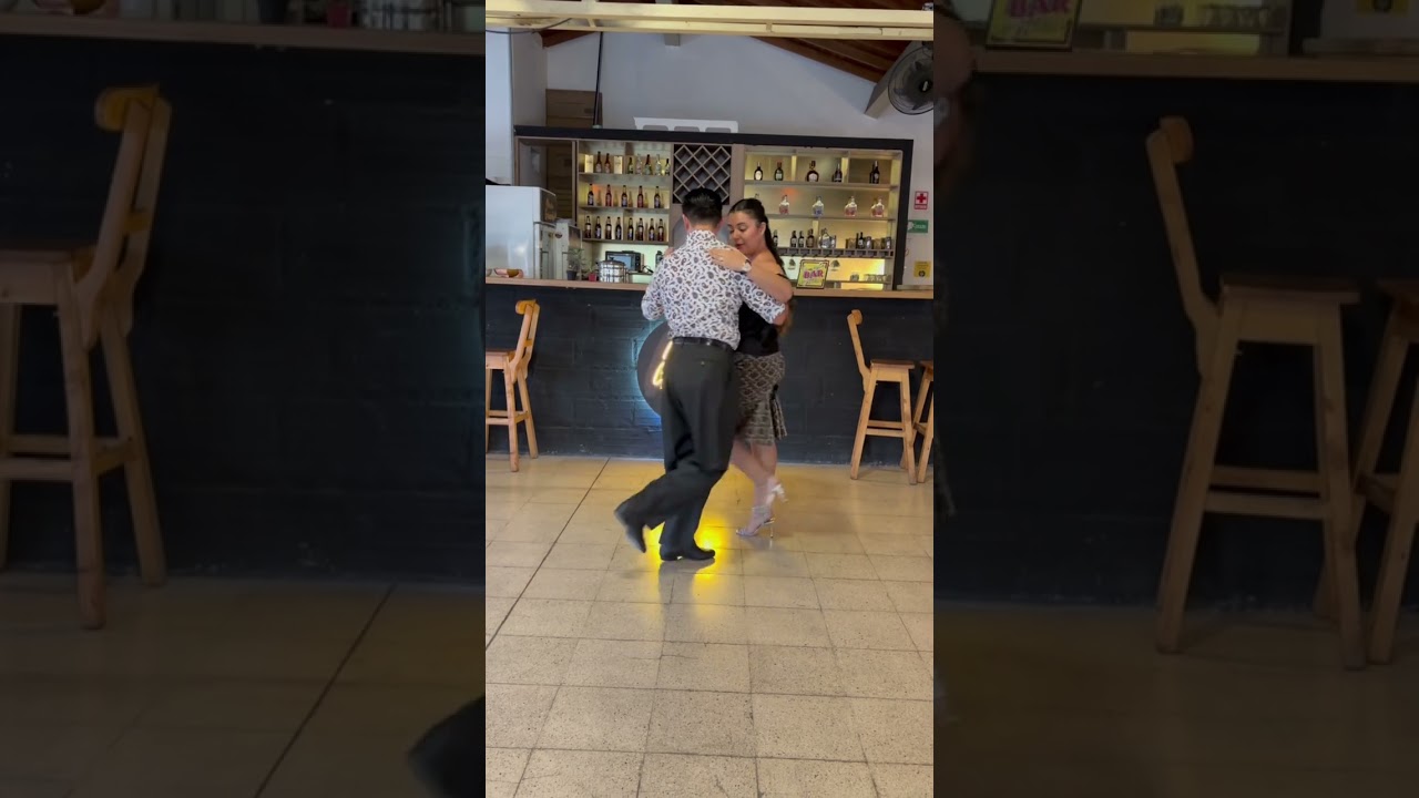 Video thumbnail for Edwin Espinosa & Alexa Yepes… Opción de adornos para la mujer