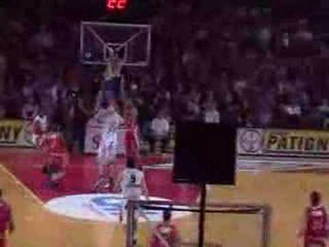 29 05-01-08 Charleroi-BCO - Heerlijk dunkje van Greg Brunner