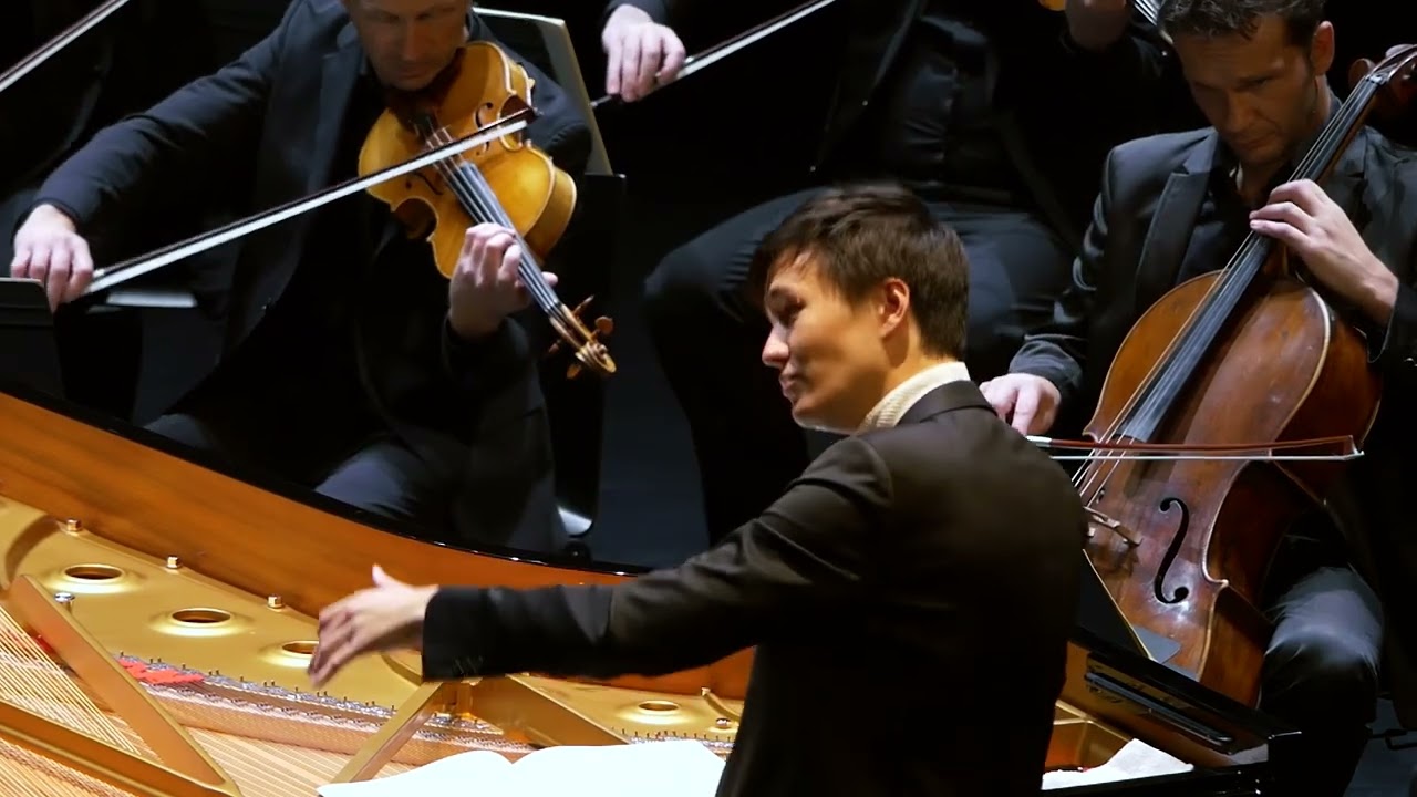 Mozart Concerto No. 12 in A major K. 414 - Louis Schwizgebel