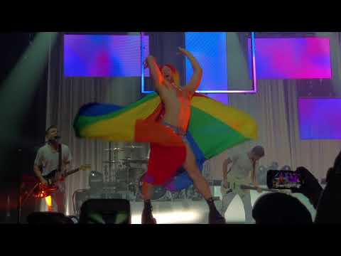 Carly Rae Jepsen-Cut To The Feeling featuring Mark Kanemura (Live from Hammerstein Ballroom) 7/18/19