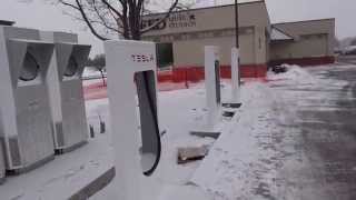 preview picture of video 'Tesla Supercharger - La Crosse / Onalaska Wisconsin'