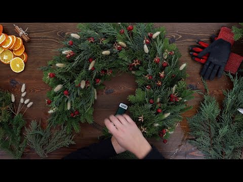 Foraging in Our Garden to Make a Wreath! 🌲❤️🌲  // Garden Answer