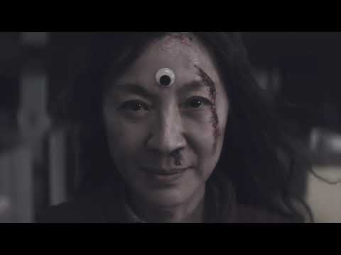 EVERYTHING EVERYWHERE All At ONCE dei Daniels | Recensione del film con MICHELLE YEOH & Ke Huy Quan