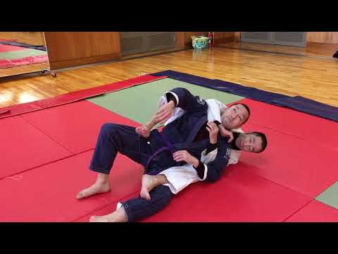 シートベルトから送り襟絞め