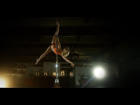 ALLMATIC 5-Achs-Spanner TeleCentric feat. Karo Swen Poledance