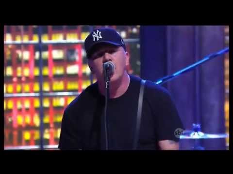 CJ Ramone - Baby I Love You - Live The Noite com Danilo Gentili
