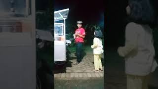 Download lagu Pedagang Bakso Sampai Emosi, Kamu Nanya ? 😂 #shorts mp3