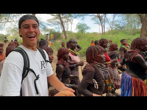 SJUKASTE brölloppet hos afrikansk stam, piskor & nakenhet (vlogg 02)