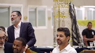 הצטרפו אלינו להקפות שניות‼️‼️ עם הרב יוסף חיים גבאי שליט"א (הרב יוסף חיים גבאי) - התמונה מוצגת ישירות מתוך אתר האינטרנט יוטיוב. זכויות היוצרים בתמונה שייכות ליוצרה. קישור קרדיט למקור התוכן נמצא בתוך דף הסרטון