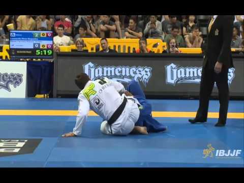 Leo Nogueira v Paulo Jardim - 2014 IBJJF Worlds Black Belt Super-Heavy Quarter-Final