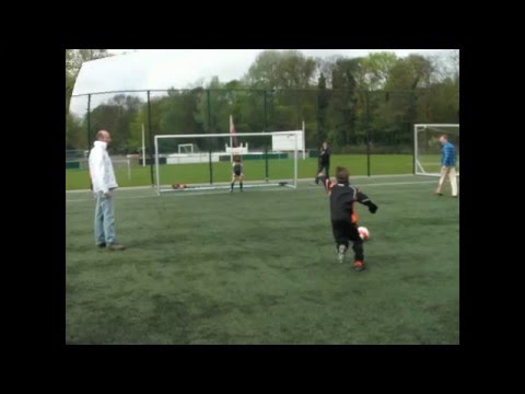 HBC E3 tegen Kon HFC E5 01-05-2010.wmv