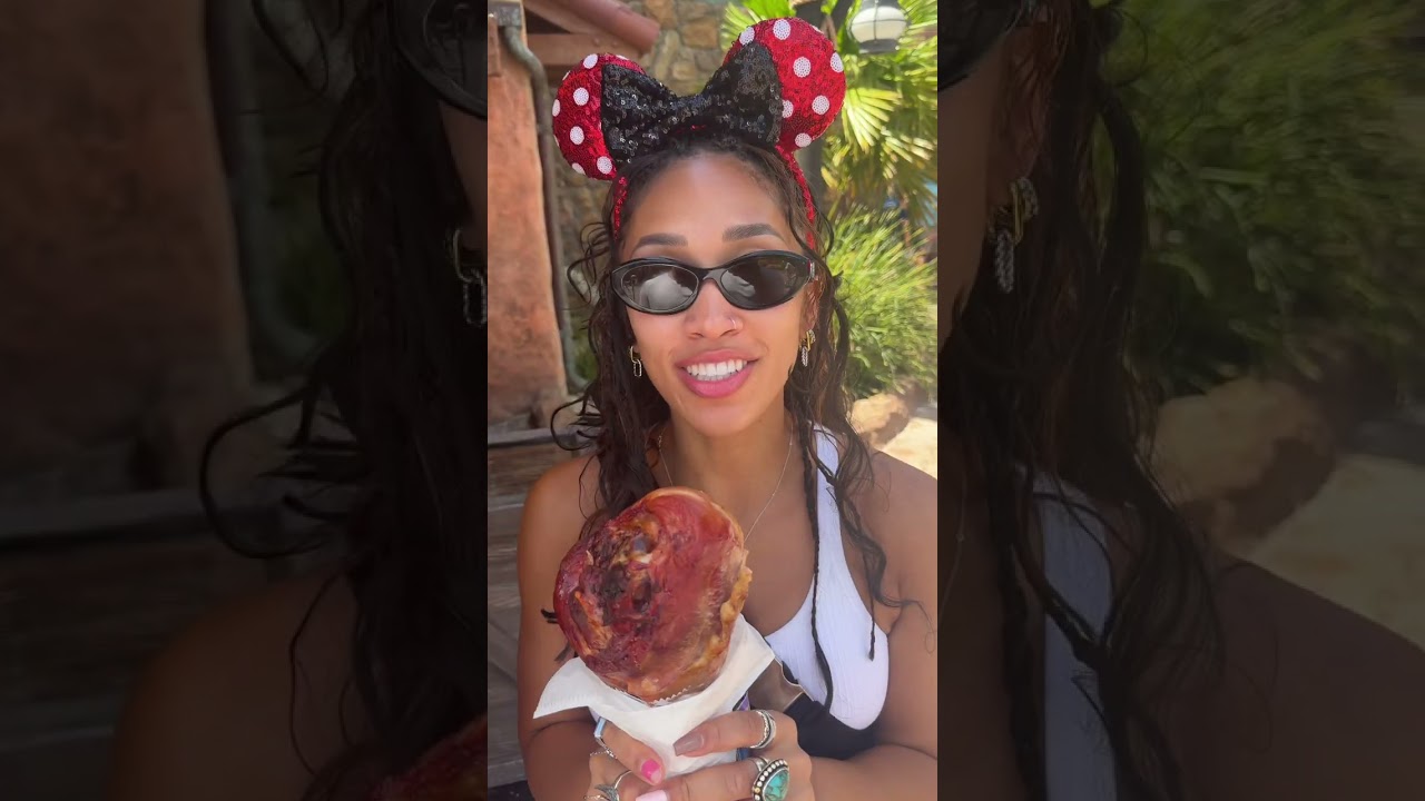 WHAT I EAT IN A DAY @ DISNEY WORLD #disneyworld #magickingdom #epcot #whatieatinaday #orlandoflorida