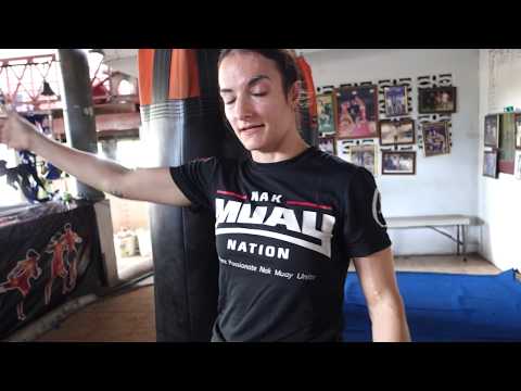 Sylvie's Muay Thai Technique Vlog - Southpaw Twist and Knee