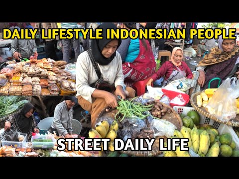 DAILY LIFESTYLE INDONESIAN PEOPLE COUNTRYSIDE IN THE MARKET - BANANA, AVOCADO, FISH, CRAB