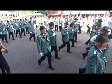 Schützenfest 2019 Neuss   Aufmarsch der Schützengilde zur Königsparade
