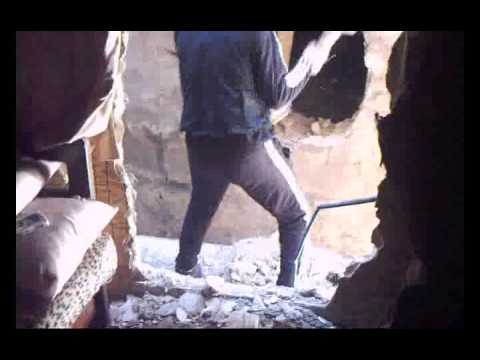 لحظة استشهاد علي حسين مفعلاني من كتيبة الشهيد حسين مفعلاني العاملة في مخيم اليرموك في مدينة دمشق