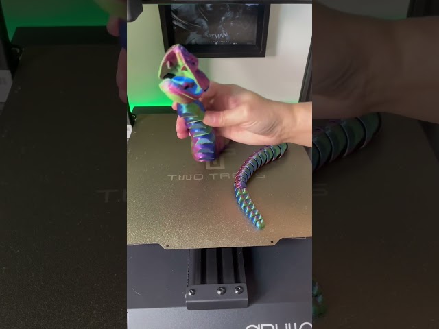 Vídeo relacionado con Genérico Serpiente Articulada Impresa En 3D | Estatuilla Animal Coleccionable para Escritorio - Serpiente De 76 Cm con Articulaciones Flexibles para Decoración del Hogar, Cumpleaños, Pascua Y Fiestas