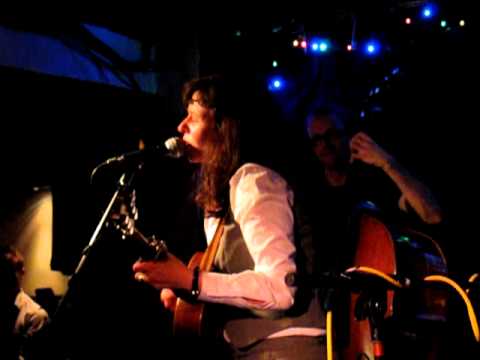 Polly Paulusma - Dark Side (The Troubadour, London, 15/04/2012)