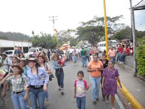 Inicio del Desfile de Carnaval 2014 Municipio Padre Noguera parte 5