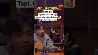 Download lagu Menyanyikan Lagu yg menyentuh Hati🤍⛔️‼️ #prank #keren mp3