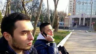 У каждого есть друг который вот так разговаривает по телефону