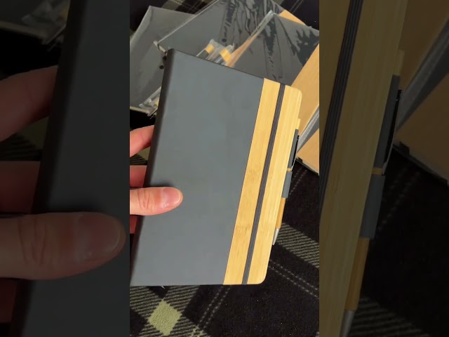 Vídeo relacionado con Juego de Bolígrafos Madera de Bambú 30 Pcs Elegante Bolígrafos de Retráctiles, Bolígrafo de Bambú de Tinta Negra, Bolígrafos Retráctiles para Escribir Diarios Escuela Oficina