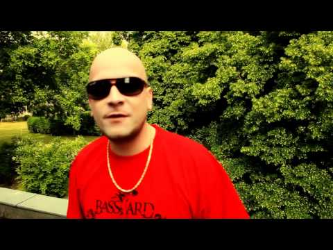 MC Bogy & Medizin Mann feat. Tarek (KIZ) - Scarface Style