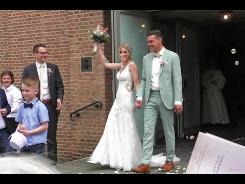 HAF-Trainer tritt vor den Altar