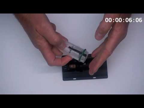 Nooski Mouse Trap Setting the Trap