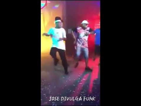 PASSINHO DOS MALOKA   NGKS DANÇADO A NOVA MÚSICA DELES NO SHOW   Baile Tá Pocando
